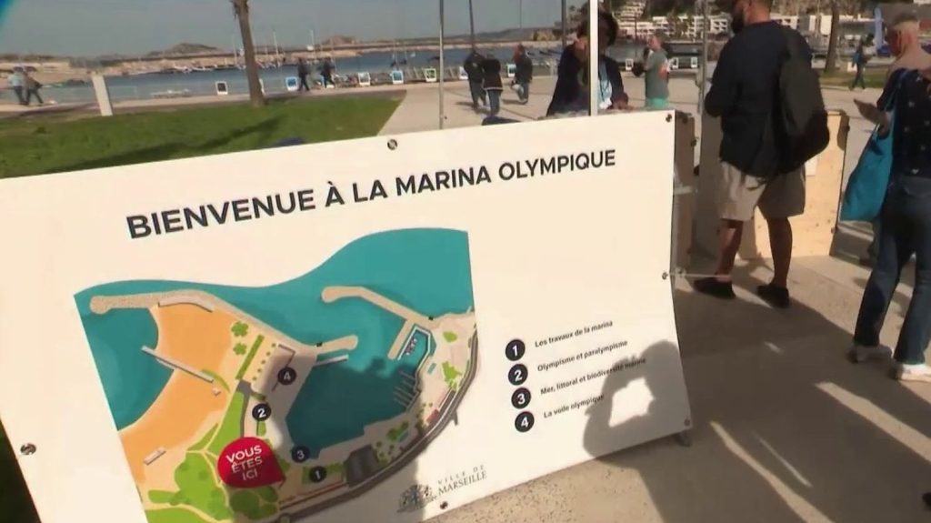 JO de Paris 2024 : la Marina, qui accueillera les épreuves de voile, a été inaugurée à Marseille
Les épreuves de voile des Jeux olympiques de Paris 2024 auront lieu à Marseille (Bouches-du-Rhône), où la Marina a été inaugurée. Samedi 6 avril, le grand public s'y est pressé en nombre pour découvrir les installations.