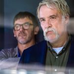 "Une affaire de principe" : José Bové contre les lobbies du tabac dans un film édifiant sur le fonctionnement des institutions européennes
Pour son deuxième long-métrage, Antoine Raimbault plonge dans les coulisses des institutions européennes, avec une enquête en forme de thriller et d'espionnage dans les pas du charismatique José Bové.
