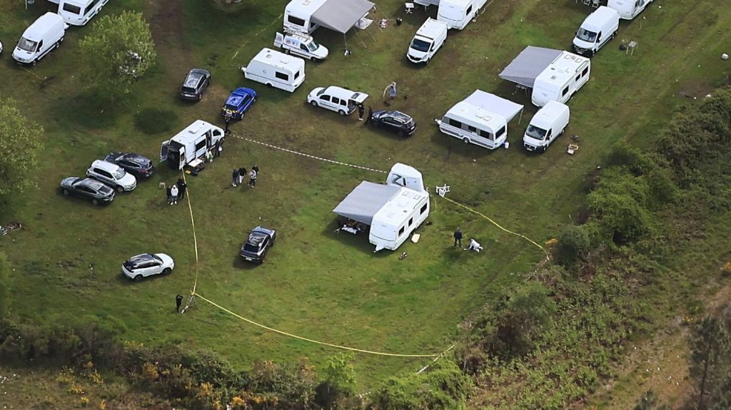 Récit
Alcool, disputes et "suicide simulé" : la nuit où Kendji Girac a frôlé la mort après un tir par arme à feu
Le chanteur a été grièvement blessé au thorax dans sa caravane à Biscarrosse, dans la nuit de dimanche à lundi. Pour faire la lumière sur les faits, les enquêteurs ont dû briser l'omerta des gens du voyage. Le procureur de Mont-de-Marsan a évoqué un passage à l'acte au terme d'une soirée marquée par l'alcool et les disputes.