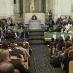 Découvrez les champions de la finale de la "Grande dictée du sport", sur un texte écrit et lu par l’Académicien Erik Orsenna
Une centaine de participants ont disputé à Paris samedi 27 avril la finale de ce tournoi intergénérationnel qui célèbre la littérature et le sport. Cette ultime épreuve a désigné quatre gagnants.