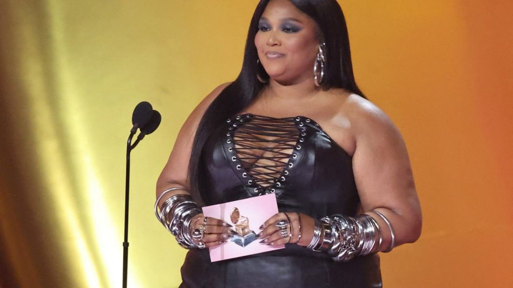 L'artiste américaine Lizzo ne compte pas arrêter la musique
La chanteuse avait indiqué, il y a quelques jours, sur les réseaux sociaux qu'elle comptait "démissionner", sans préciser de quoi. Elle a tenu à clarifier ses propos : pas question de renoncer à la musique.