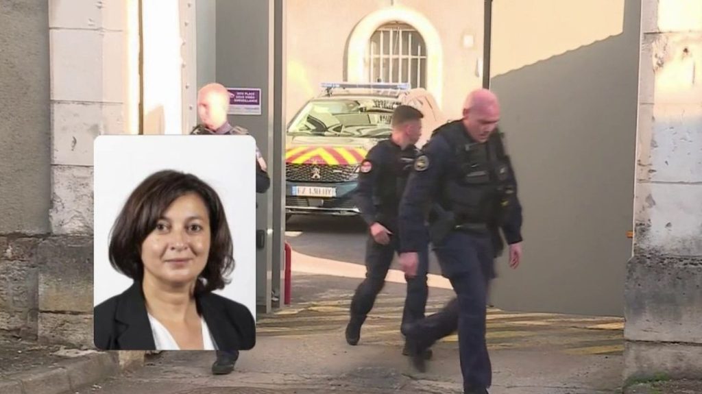 Trafic de stupéfiants : la maire d'Avallon placée en détention provisoire
Jamilah Habsaoui, maire d'Avallon, dans l'Yonne, a été mise en examen et placée en détention provisoire, mercredi 10 avril, après la découverte de drogue dans sa maison familiale.