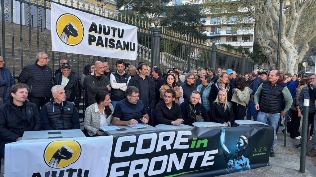 Corse : le parti indépendantiste Core in Fronte maintient son appel à manifester devant la maison de Gabriel Attal malgré l'interdiction préfectorale
Les militants souhaitent dénoncer l'arrestation de Stéphane Ori, un militant indépendantiste mis en examen et écroué fin mars.