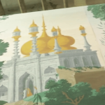 Arts décoratifs : à la découverte de la plus ancienne fabrique de papiers peints toujours en activité en France
La manufacture Zuber, située à Rixheim, dans le Haut-Rhin, est la plus ancienne fabrique de papiers peints toujours en activité en France. On y imprime aujourd'hui encore des décors panoramiques XXL créés au XIXe siècle.
