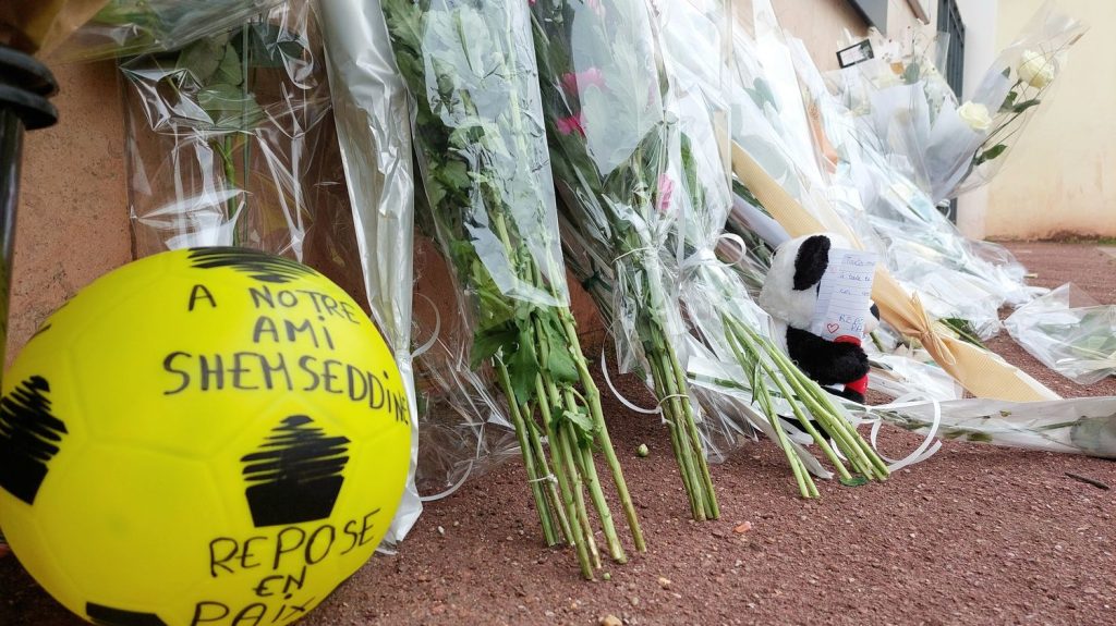 Mort de Shemseddine : les habitants "très impatients de participer à cette marche blanche", selon le maire de Viry-Châtillon
La mère de l'adolescent "n'a pas la force" de s'y rendre mais la famille prendra la parole, annonce l'élu.