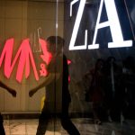 Déforestation illégale au Brésil : les marques Zara et H&M pointées du doigt par une ONG britannique
Elles sont accusées de se fournir en coton auprès de sous-traitants condamnés pour des abattages d'arbres illégaux en Amazonie, mais aussi pour corruption.