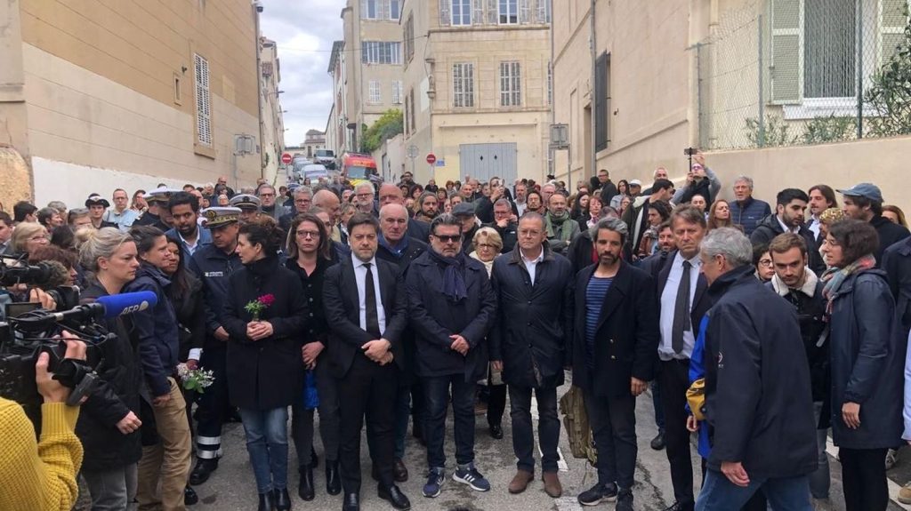 Immeubles effondrés à Marseille : un an après, une centaine de personnes réunies rue du Tivoli pour un hommage
Un rassemblement à la mémoire des huit morts était organisé mardi, rue de Tivoli, à Marseille, un an après une explosion et l'effondrement de deux immeubles. L'enquête