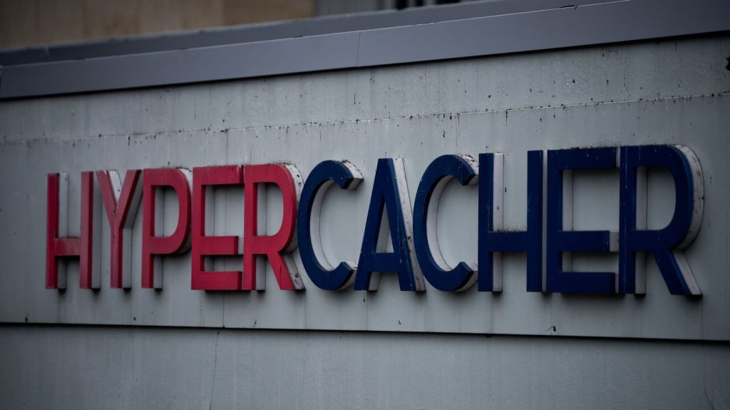 Une enquête ouverte après des appels menaçants adressés à deux magasins Hyper Cacher et à une synagogue situés en Ile-de-France
Ces menaces de mort interviennent en pleine fête de la Pâque juive qui prend fin mardi.
