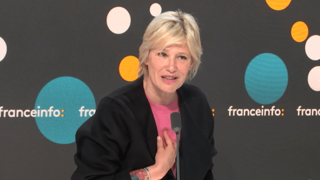 Maïtena Biraben lance "Mesdames", un média numérique pour les femmes de plus de 45 ans
Elle l'assure : "Revenir à la télé, je n’en ai pas envie". Avec ce nouveau média, l’ancienne animatrice des "Maternelles" et du "Grand Journal" veut changer le récit social sur les femmes de plus de 45 ans.
