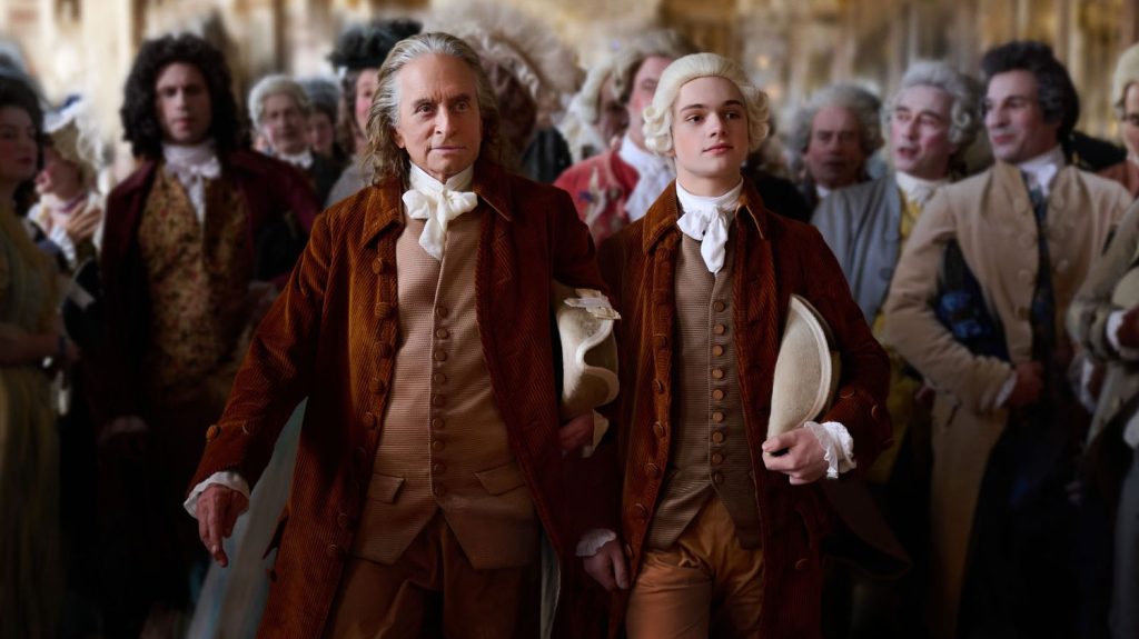 "Franklin" : Michael Douglas impérial dans le rôle de Benjamin Franklin
La série "Franklin", tournée en France avec Michael Douglas dans le rôle d'un ambassadeur officieux des Etats-Unis venu appeler la France à l'aide, est une passionnante série politique située à la Cour de Louis XVI. La série américaine est diffusée sur Apple TV +.