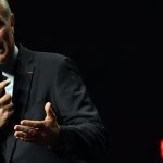 Salaire "décent" chez Michelin : "L'objectif est d'avoir des personnes totalement engagées dans ce qu'elles font", explique le PDG Florent Menegaux
Le groupe Michelin a annoncé jeudi la mise en place d'un salaire "décent" et d'un "socle de protection sociale universel" pour ses 132 000 salariés dans le monde.