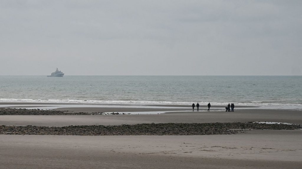 Pas-de-Calais : au moins cinq migrants, dont une enfant, sont morts lors d'une tentative de traversée de la Manche
Le drame a eu lieu dans la nuit de lundi à mardi au niveau de la plage de Wimereux.