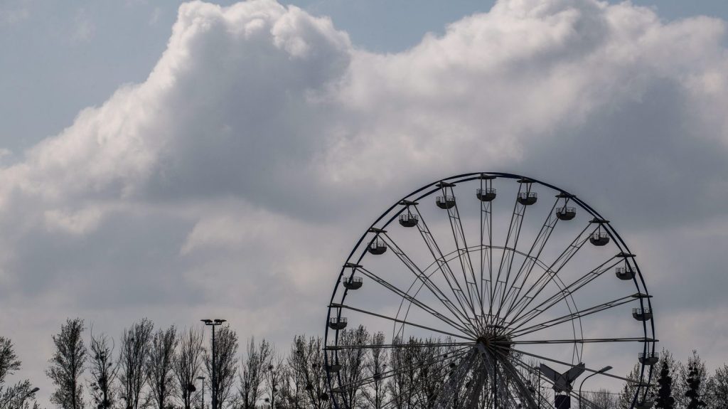 Caen : deux hommes en garde à vue après la mort d'un forain à la foire de Pâques
Il s'agit du propriétaire du manège ainsi que l'opérateur de l'attraction qui se trouvait dans la cabine lors de l'accident, dimanche.