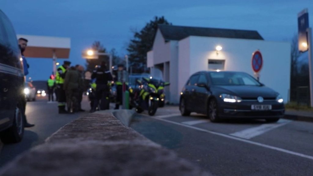 Hausse de la mortalité sur les routes : l'absence de sanction pour les petits excès de vitesse pointée du doigt
Après la publication des chiffres de la mortalité sur les routes de mars 2024, en nette hausse par rapport à l'année dernière, les associations de prévention pointent le fait que depuis le début de l'année, les excès de vitesse inférieurs à 5 km/h ne sont plus sanctionnés.