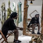 Arrêté il y a un an au Rwanda, le couturier LGBT+ Moses Turahirwa prêt à rebondir
Sa carrière s'est brutalement interrompue en avril 2023 après un post sur les réseaux sociaux. "Je renaîtrai de mes cendres", assure aujourd'hui Moses Turahirwa.
