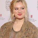 Nadia Tereszkiewicz "questionne la liberté d'être soi" en incarnant une femme à barbe dans le film "Rosalie"
Tous les jours, une personnalité s'invite dans le monde d'Élodie Suigo. Mercredi 10 avril 2024 : La comédienne, Nadia Tereszkiewicz. Elle est à l’affiche du film "Rosalie" de Stéphanie Di Giusto aux côtés de Benoît Magimel.
