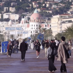 Couvre-feu pour les mineurs : la mesure bientôt appliquée à Nice ?
Après Béziers, dans l’Hérault, c’est la ville de Nice, dans les Alpes-Maritimes qui pourrait instaurer un couvre-feu pour les mineurs de moins de 13 ans afin de les éloigner de la délinquance. Mais est-ce vraiment une mesure efficace ?