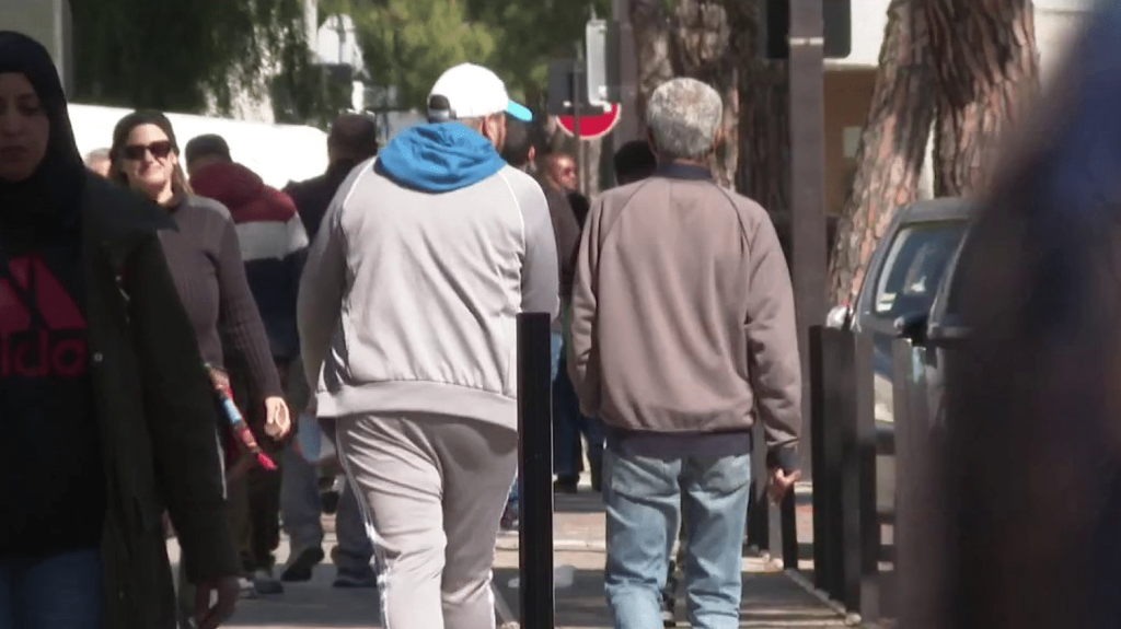 Couvre-feu pour les mineurs : Nice veut imiter Béziers et Pointe-à-Pitre
Le maire EELV de Pointe-à-Pitre, qui avait qualifié sa ville de coupe-gorge, a salué la mise en place d’un couvre-feu pour les mineurs, soutenue dans l’Hexagone par des maires classé à droite. Après Robert Ménard à Béziers, Christian Estrosi songe à le réinstaurer dans sa ville, à Nice.