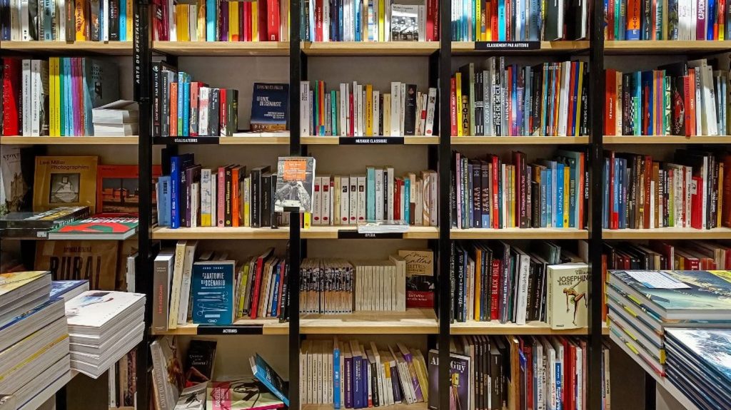 "Cyberterrorisme", "masculinisme", "platisme" : les mots qui font leur entrée dans Le Petit Larousse illustré 2025
Comme tous les ans, environ 150 nouveaux termes sont intégrés. Parmi eux : "mégabassine", "fast-fashion", "skatepark" ou encore "agrotoxique".