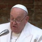 Italie : le pape François en déplacement à Venise, son premier depuis plus de sept mois
Fragilisé par une santé déclinante, le souverain pontife a effectué son premier voyage hors du Vatican, dimanche 28 avril, à Venise (Italie), depuis sept mois. Il s’était alors rendu à Marseille (Bouches-du-Rhône).