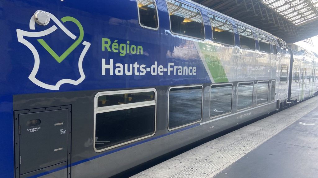Pass rail : "Je donne rendez-vous à Patrice Vergriete" pour développer un "vrai" dispositif pour 2025, réagit le vice-président des Hauts-de-France
Le ministre des Transports a déclaré que le Pass rail ne serait pas opérationnel en 2024 à cause du refus de trois régions, dont les Hauts-de-France. "Depuis un an, il ne se passe rien, aucune discussion sérieuse avec l'État", rétorque Christophe Coulon.
