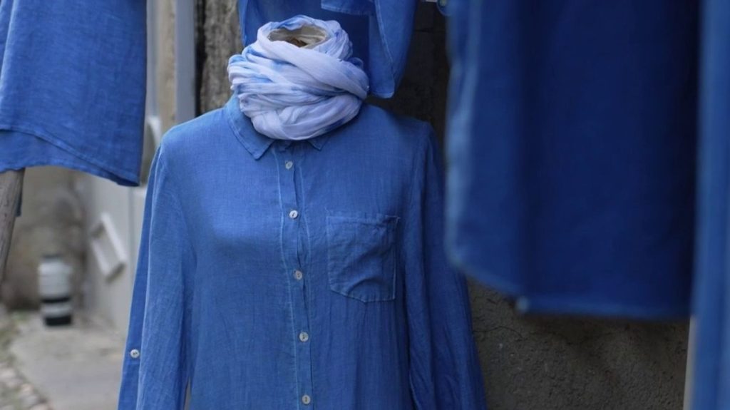 Pays de Cocagne : le pastel pour voir la vie en bleu
Le pastel de Cocagne a été classé au patrimoine immatériel français. Il s'agit d'un pigment bleu naturel. Dans le Tarn, une teinturière au pastel ouvre les portes de son atelier.
