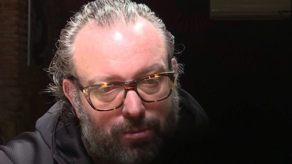 Meurtre de Matisse : "C'était un petit gamin joyeux", témoigne son père
Le jeune Matisse, 15 ans, est mort après avoir été frappé de plusieurs coups de couteau à Châteauroux, dans l'Indre, samedi 27 avril. Auprès de France Télévisions, son père évoque son incompréhension face à la violence subie par son fils.