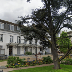 Le maire de Villeneuve-Saint-Georges fait un salut nazi durant le conseil municipal, la préfète saisit la justice
Philippe Gaudin, édile de cette commune du Val-de-Marne, a présenté ses excuses pour un "geste malheureux" après une séance agitée, consacrée samedi au budget de la commune.