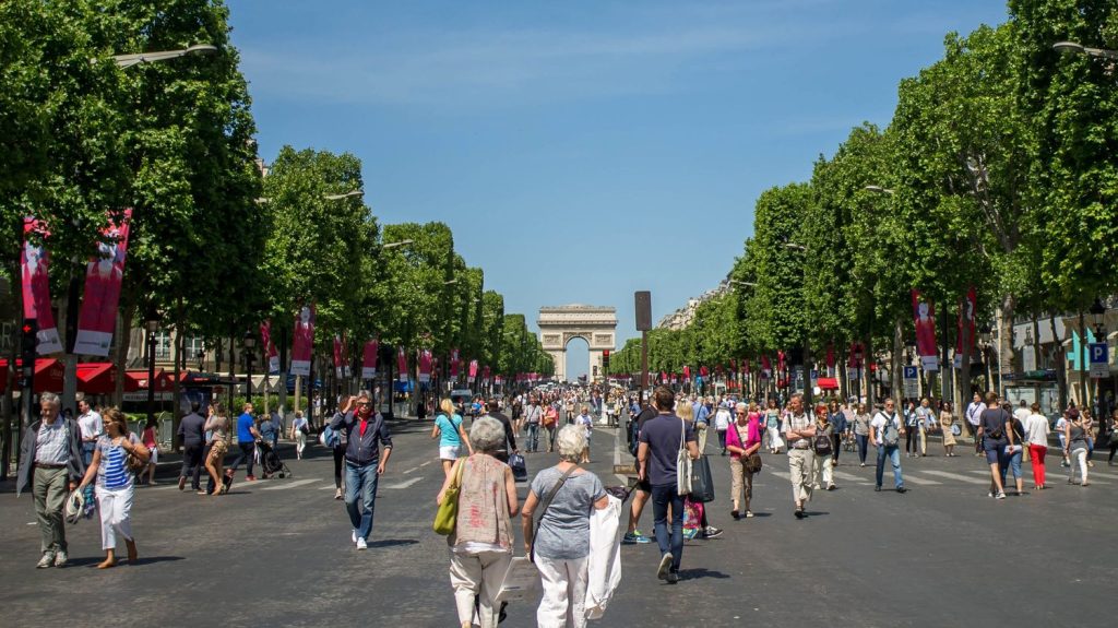 Le plus grand pique-nique de l'année organisé le 26 mai prochain sur les Champs-Elysées à Paris
Cet évènement gratuit, organisé par le comité Champs-Elysées, rassemblera près de 4 000 personnes.