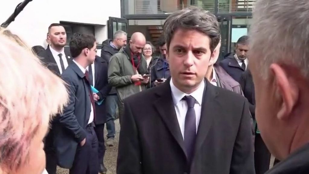 Violences des mineurs : Gabriel Attal présente un plan d'autorité
Après plusieurs cas de violences impliquant des mineurs, Gabriel Attal a annoncé un plan pour la jeunesse, jeudi 18 avril. Il comprend un volet éducatif et un autre judiciaire.
