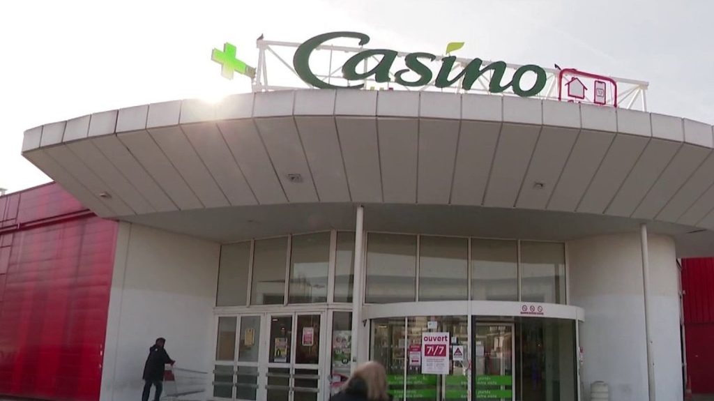 Casino : un plan social pour supprimer entre 1300 et 3300 postes
Jusqu'à plus de 3 200 postes pourraient être supprimés au sein du groupe Casino. Un millier d’emplois devraient être préservés au siège stéphanois.
