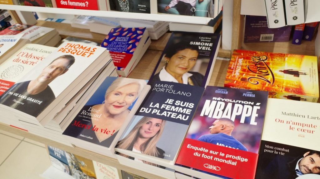 Livremploi.fr, une plateforme en ligne pour attirer vers les métiers de l'édition
Le nouveau site entend faire la promotion des métiers de l'édition, parfois méconnus, auprès des jeunes et aider les employeurs à trouver les profils dont ils ont besoin dans des secteurs, qui sont en parfois en tension.