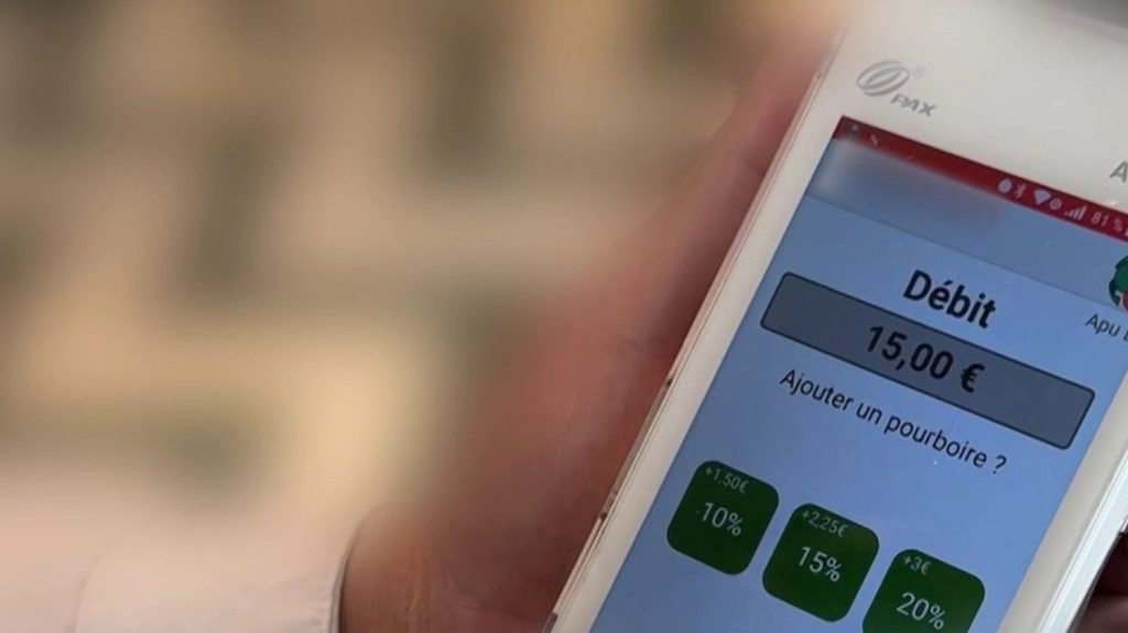 Restaurants : le pourboire suggéré ne plaît pas à tous les consommateurs
Certains restaurateurs ont adopté le système du pourboire suggéré. Au moment de payer par carte bancaire, la machine propose un montant. Certains clients se sentent alors forcés.