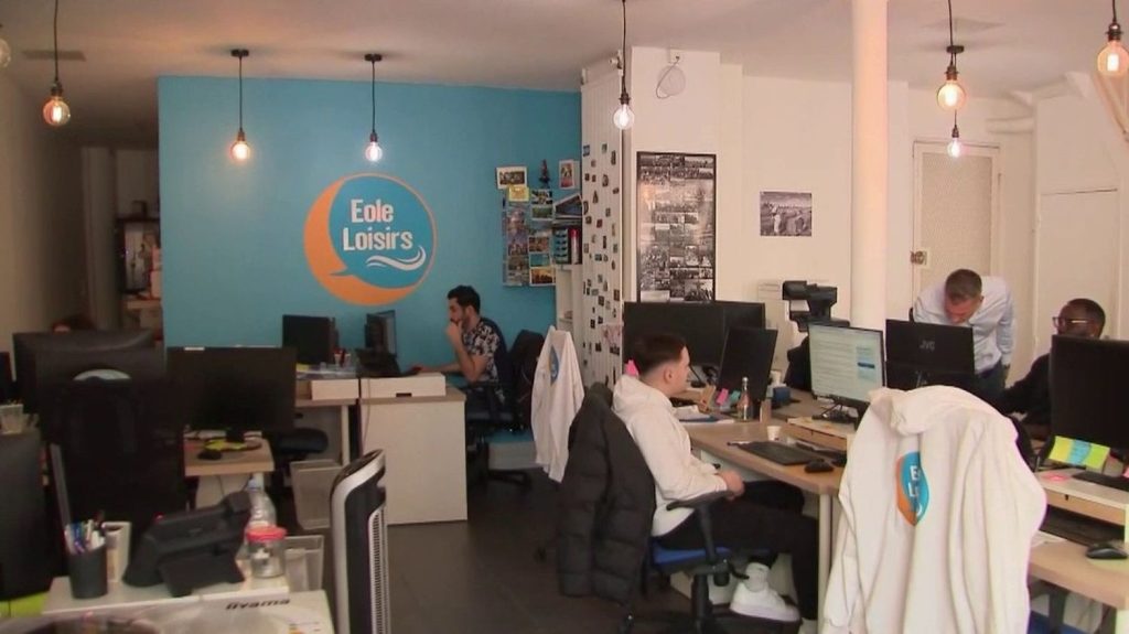 Emploi : la prime de 6 000 euros pour les contrats de professionnalisation sur la sellette
L'aide aux entreprises pour financer les contrats de professionnalisation destinés aux étudiants et aux demandeurs d'emploi pourrait bientôt disparaître. Une mesure qui pourrait freiner l'embauche et le retour à l'emploi, avertissent certains concernés.