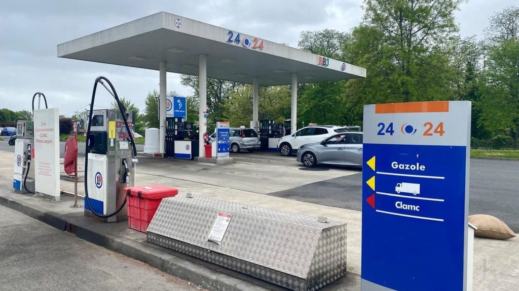 Des automobilistes de la région bordelaise accusent l'enseigne Leclerc de couper les carburants avec de l'eau
Les stations de Sainte-Eulalie, Ambarès et Talence, proche de l'agglomération bordelaises sont incriminées.