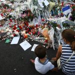 Témoignages
"Ce soir-là, j'ai vraiment quitté le monde des enfants" : ces victimes de l’attentat de Nice se préparent à témoigner lors du procès en appel
Le procès en appel de l'attentat de Nice, qui avait fait 86 morts le 14 juillet 2016 sur la Promenade des Anglais, s'ouvre lundi. Des victimes de l’attentat, à l'époque mineures, vont témoigner. Certains l’ont déjà fait et pour d’autres, ce sera la première fois.