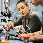 Sommes-nous moins efficaces au travail depuis la crise sanitaire ?
Une nouvelle étude se penche sur la perte de la productivité en France, qui est plus importante que dans les autres pays européens.