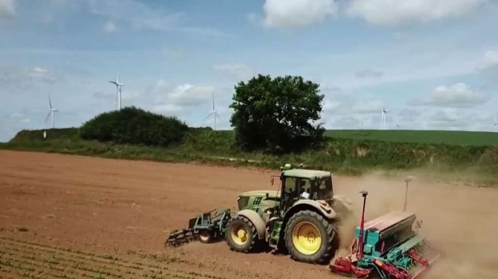 Crise agricole : le projet de loi présenté par le gouvernement ravive la colère
Le projet de loi sur l'avenir de l'agriculture, reporté par le mouvement de colère des agriculteurs, a été présenté au Conseil des ministres mercredi 3 avril.