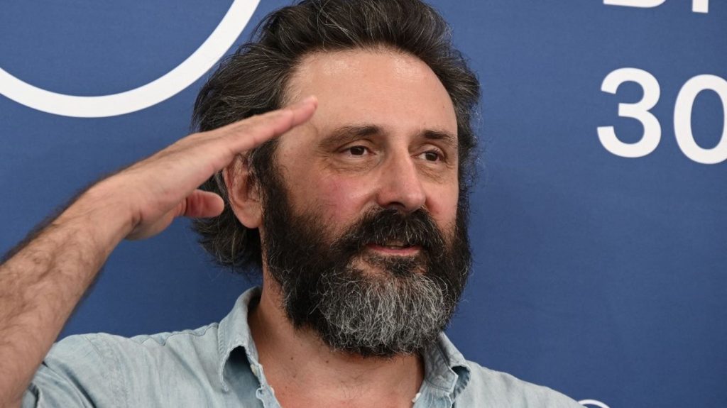 Festival de Cannes 2024 : "Il est temps pour moi de fermer mon clapet", l'étonnant vœu de silence de Quentin Dupieux
Quentin Dupieux, connu aussi sous le nom de M. Oizo dans la musique électronique, s'est imposé au cinéma comme l'une des références françaises de l'humour absurde, avec 13 longs-métrages en dix-sept ans.
