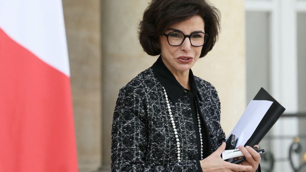 La ministre de la Culture Rachida Dati va intégrer les Maisons des jeunes et de la culture au Pass Culture
Les MJC, acteurs de l'éducation populaire, proposent des activités "sous forme d'ateliers ou de stages de pratique artistique, culturelle ou sportive", est-il précisé sur leur site. "Parallèlement aux ateliers, différentes formes d'événements peuvent avoir lieu à la MJC : concerts, spectacles, fêtes conviviales..."