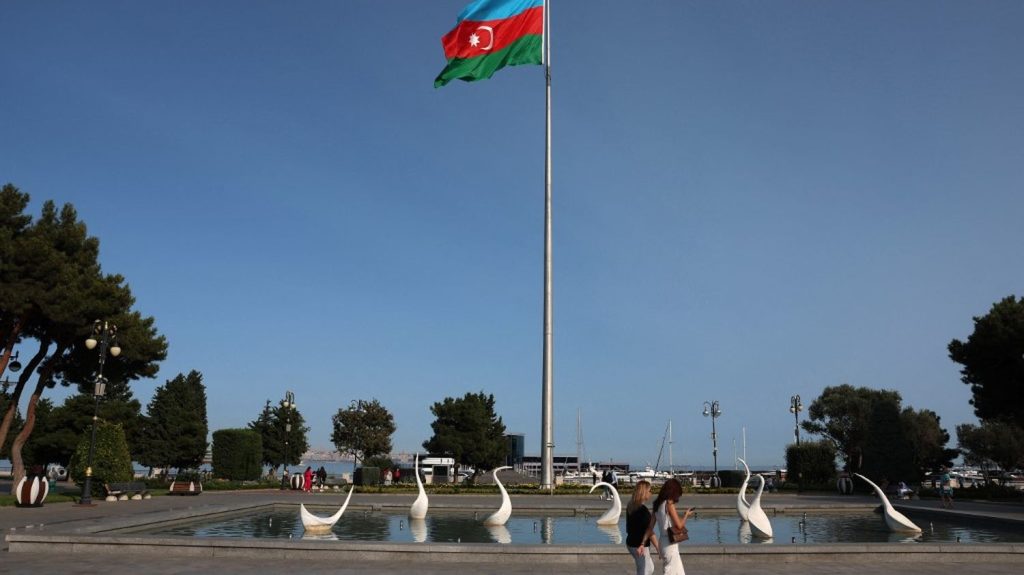 La France a rappelé son ambassadrice en Azerbaïdjan "pour consultations"
Le ministère des Affaires étrangères précise que ce rappel a été décidé en raison "d'actions unilatérales dommageables pour la relation" entre la France et l'Azerbaïdjan.