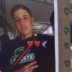 Adolescent tué à Romans-sur-Isère : un rassemblement s'est tenu en hommage à Zakaria
Une centaine de personnes se sont rassemblées en hommage à Zakaria, dimanche 14 avril, à Romans-sur-Isère, dans la Drôme. Cet adolescent de 15 ans a été tué d'un coup de couteau alors qu'il tentait de s'interposer lors d'une altercation.