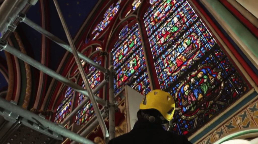 Vidéo
Notre-Dame de Paris : la cathédrale reprend des couleurs
Le 15 avril prochain marquera le cinquième anniversaire du tragique incendie qui a ravagé Notre-Dame de Paris. Depuis, des centaines d’artisans et autres compagnons s’affairent pour reconstruire la cathédrale. Le monument doit ouvrir de nouveau le 8 décembre prochain.