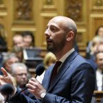 Licenciement, rémunération au mérite, refonte des catégories… Les pistes du gouvernement pour réformer la fonction publique
Le ministre de la Fonction publique a lancé mardi une concertation avec les syndicats de fonctionnaires autour de cette réforme. Stanislas Guerini entend présenter son projet de loi à la rentrée 2024.