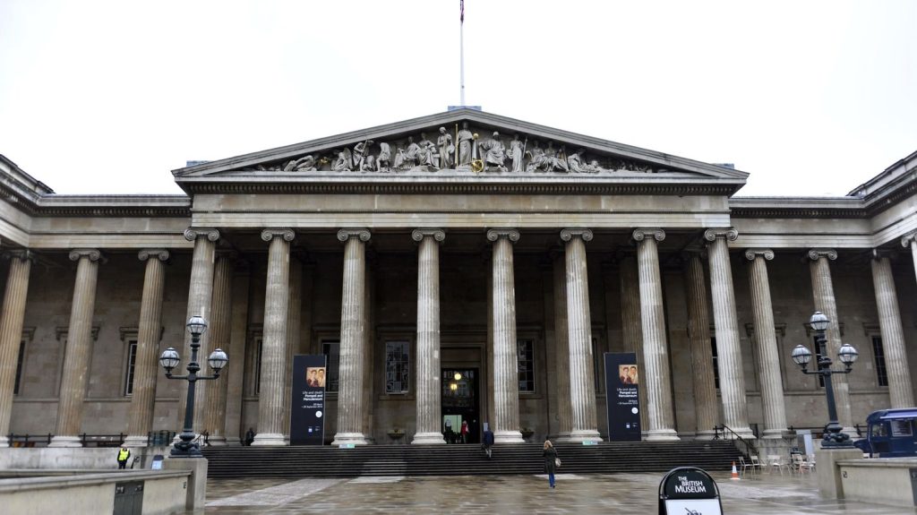 Nouvelle polémique au British Museum autour de reliques volées à l'Eglise éthiopienne orthodoxe
Le fameux musée de Londres conserve, depuis la fin du 19e siècle, plusieurs tabots, objets sacrés qui ne peuvent être observés que par des prêtres.