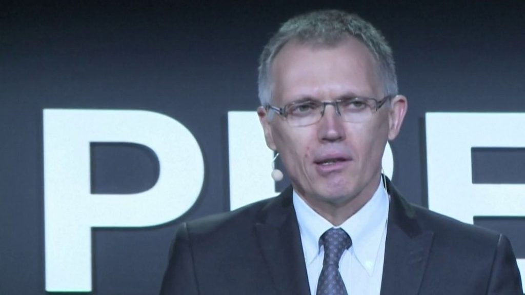 Automobile : le salaire de Carlos Tavares, qui pourrait atteindre 36,5 millions, fait polémique
Les actionnaires du constructeur automobile Stellantis ont approuvé à 70,2 % des voix la rémunération de Carlos Tavares, qui pourrait atteindre 36,5 millions d’euros pour l’année 2023.