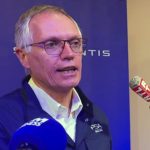 Stellantis : la rémunération de Carlos Tavares fait polémique
Alors que les actionnaires du groupe Stellantis ont validé l'importante rémunération de son directeur général, la colère monte parmi les salariés. Une loi pour encadrer le salaire des grands patrons pourrait voir le jour.