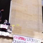 Blocage de Sciences Po Paris : retour au calme après l'évacuation des manifestants pro-Palestiniens
Le calme est revenu à Sciences Po Paris samedi 27 avril. Après l'arrivée des CRS la veille, les étudiants pro-Palestiniens ont accepté de lever le blocage après avoir trouvé un accord avec la direction.