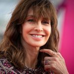 "Ça m'a manqué charnellement" : Anne Parillaud de retour au théâtre dans "Je ne serais pas arrivée là, si..."
Tous les jours, une personnalité s'invite dans le monde d'Élodie Suigo. Lundi 8 avril 2024 : la comédienne et écrivaine Anne Parillaud. Elle sera au théâtre Antoine dans la pièce écrite par Annick Cojean : "Je ne serais pas arrivée là, si..." à partir du 23 avril.