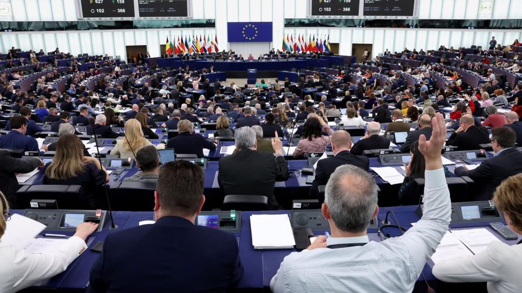 Colère des agriculteurs : le Parlement européen adopte une révision de la PAC, qui assouplit les règles environnementales
Face aux mobilisations dans plusieurs pays, la Commission européenne avait proposé, mi-mars, de revoir une partie des critères environnementaux de la politique agricole commune révisée en 2023.